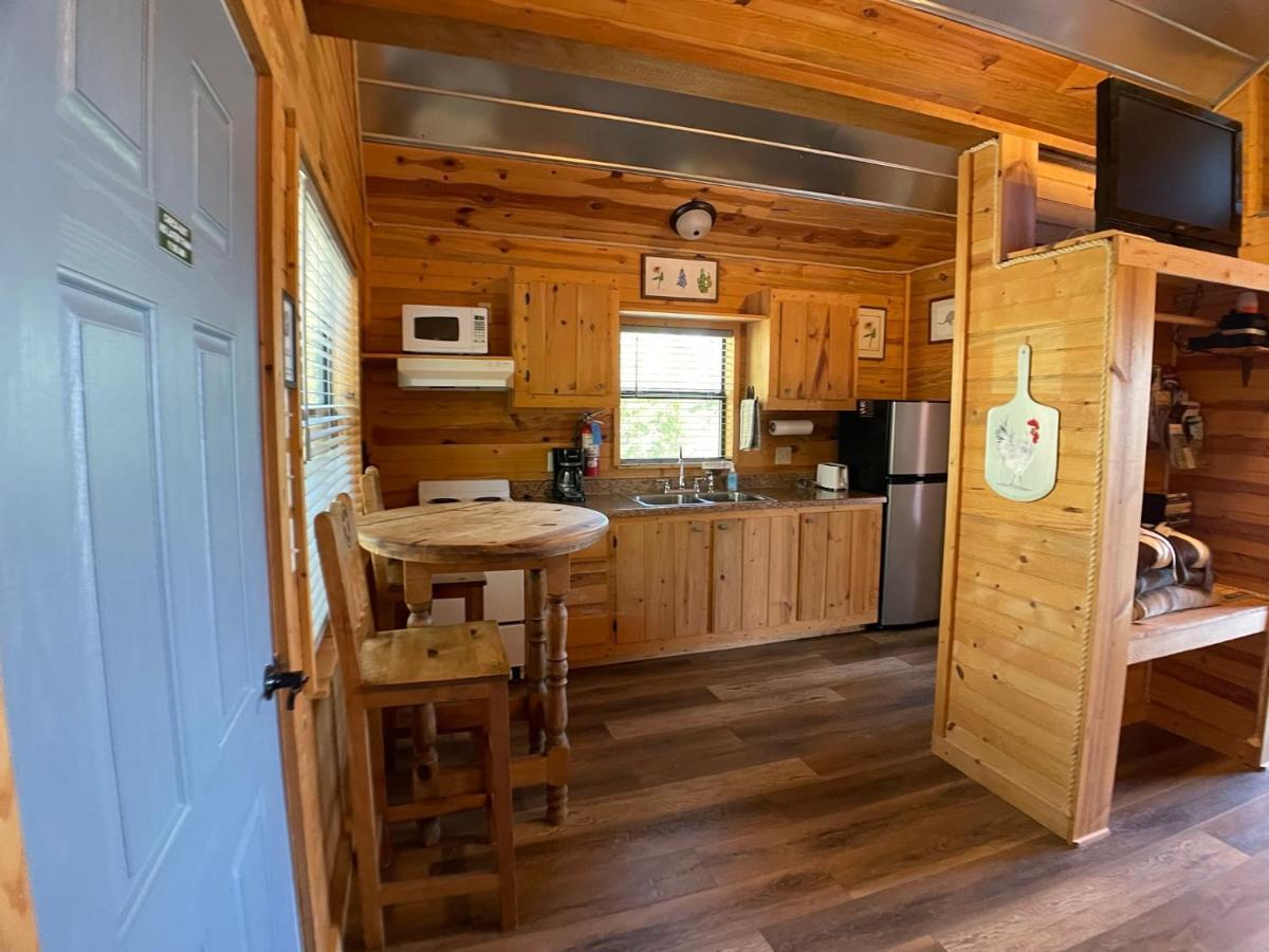 Walnut Canyon Cabins 弗雷德里克斯堡 外观 照片