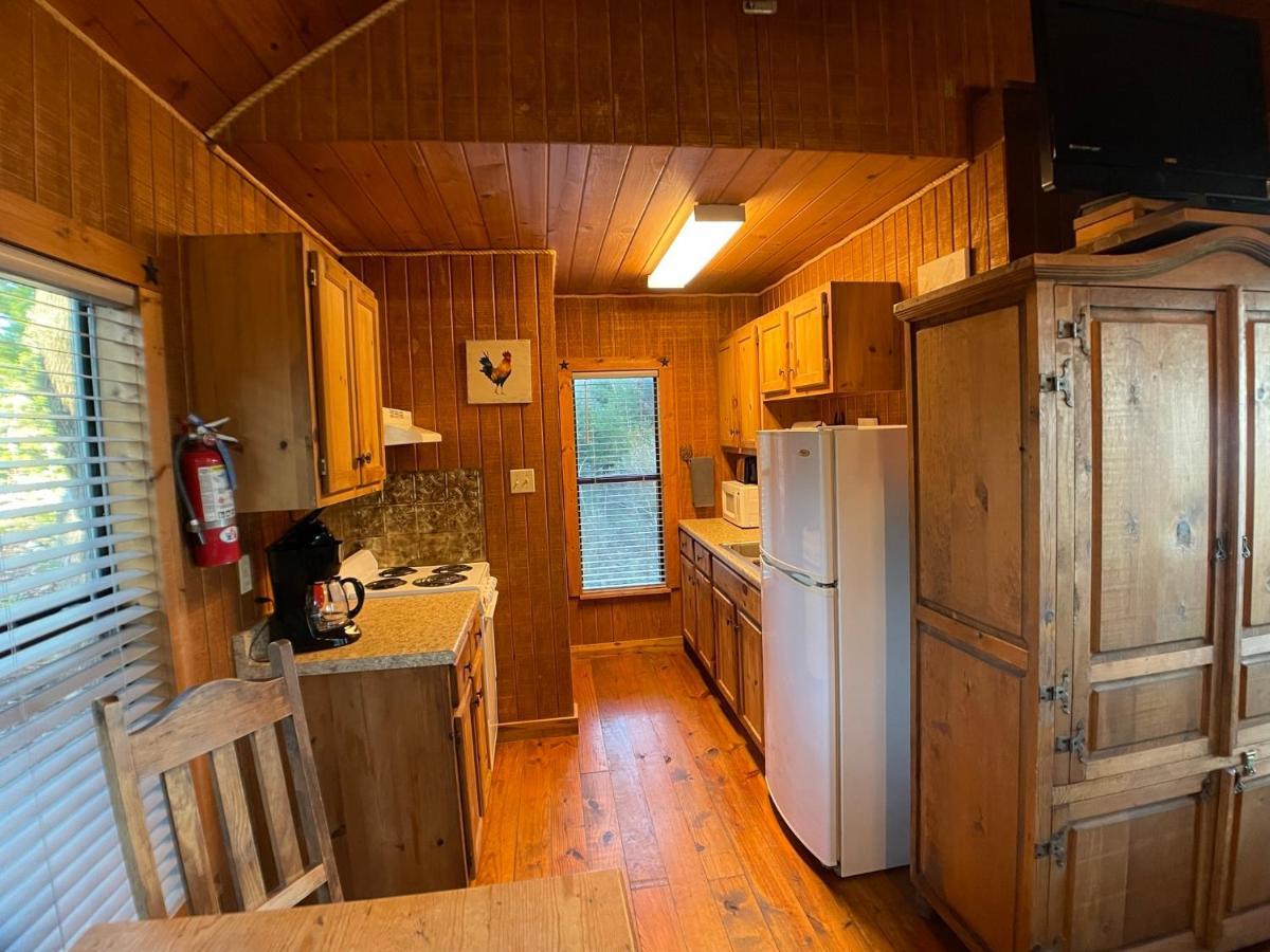 Walnut Canyon Cabins 弗雷德里克斯堡 外观 照片