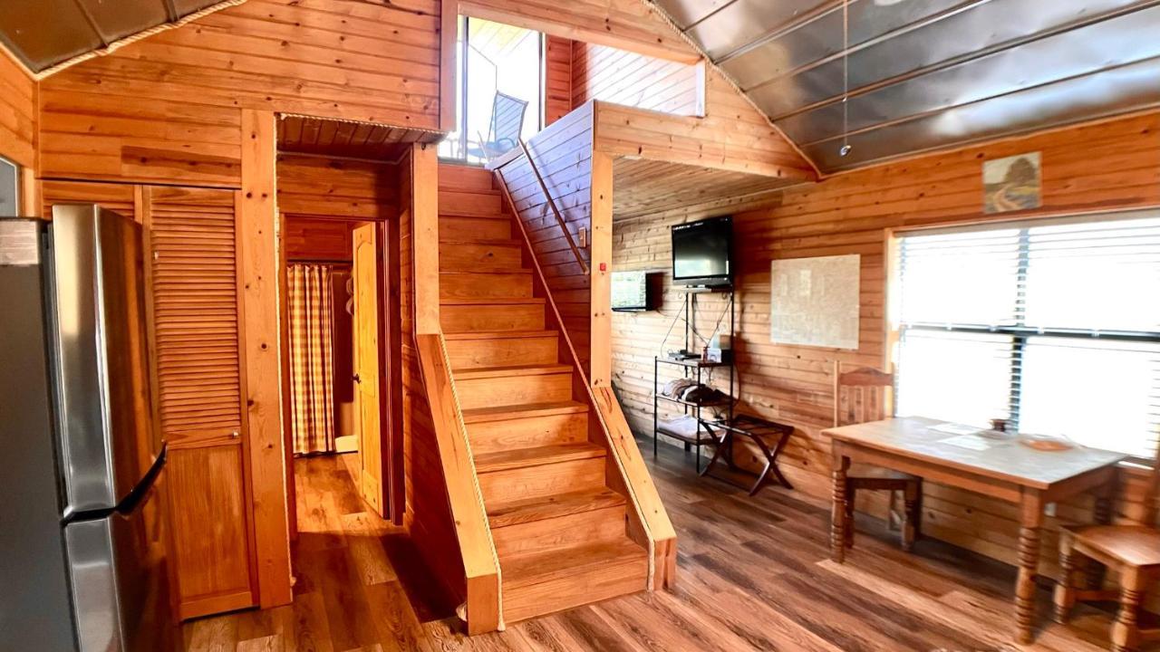 Walnut Canyon Cabins 弗雷德里克斯堡 外观 照片