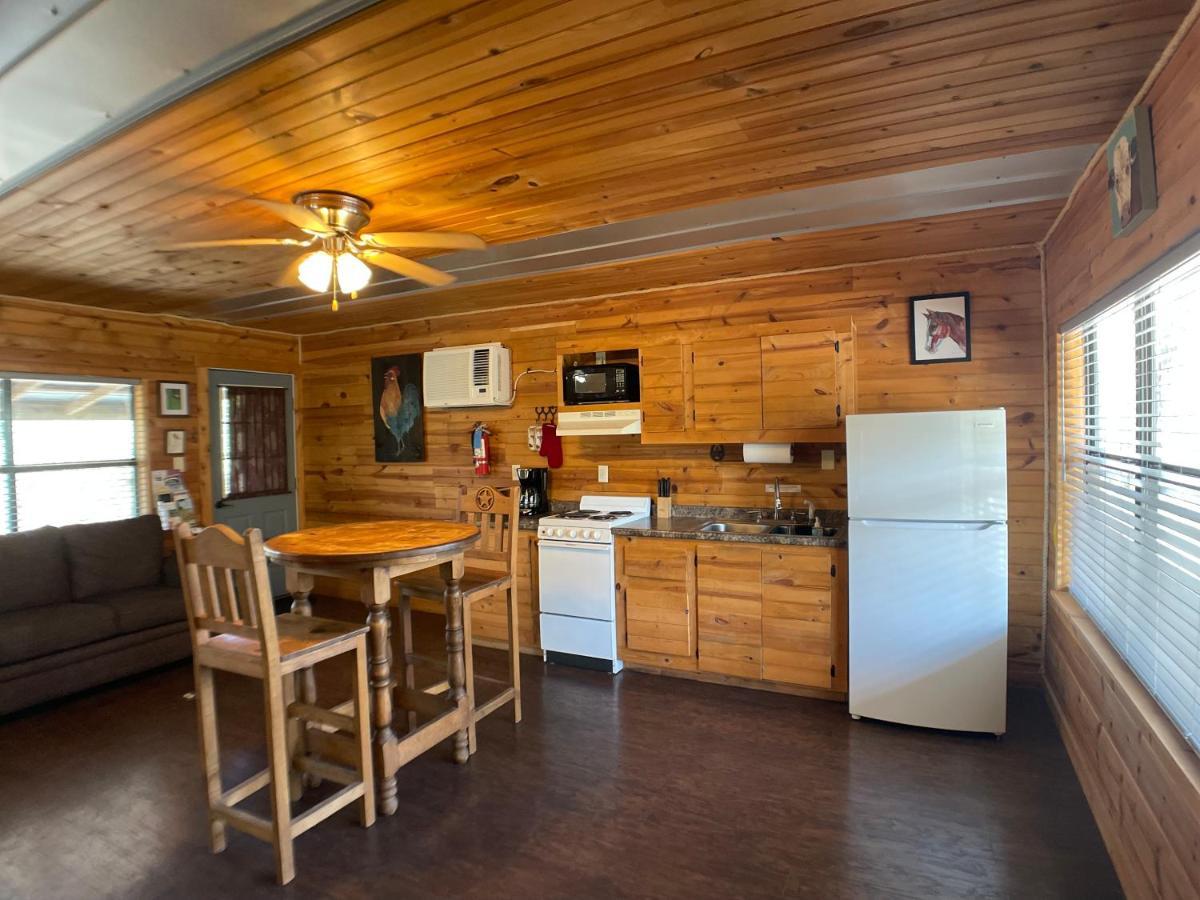 Walnut Canyon Cabins 弗雷德里克斯堡 外观 照片