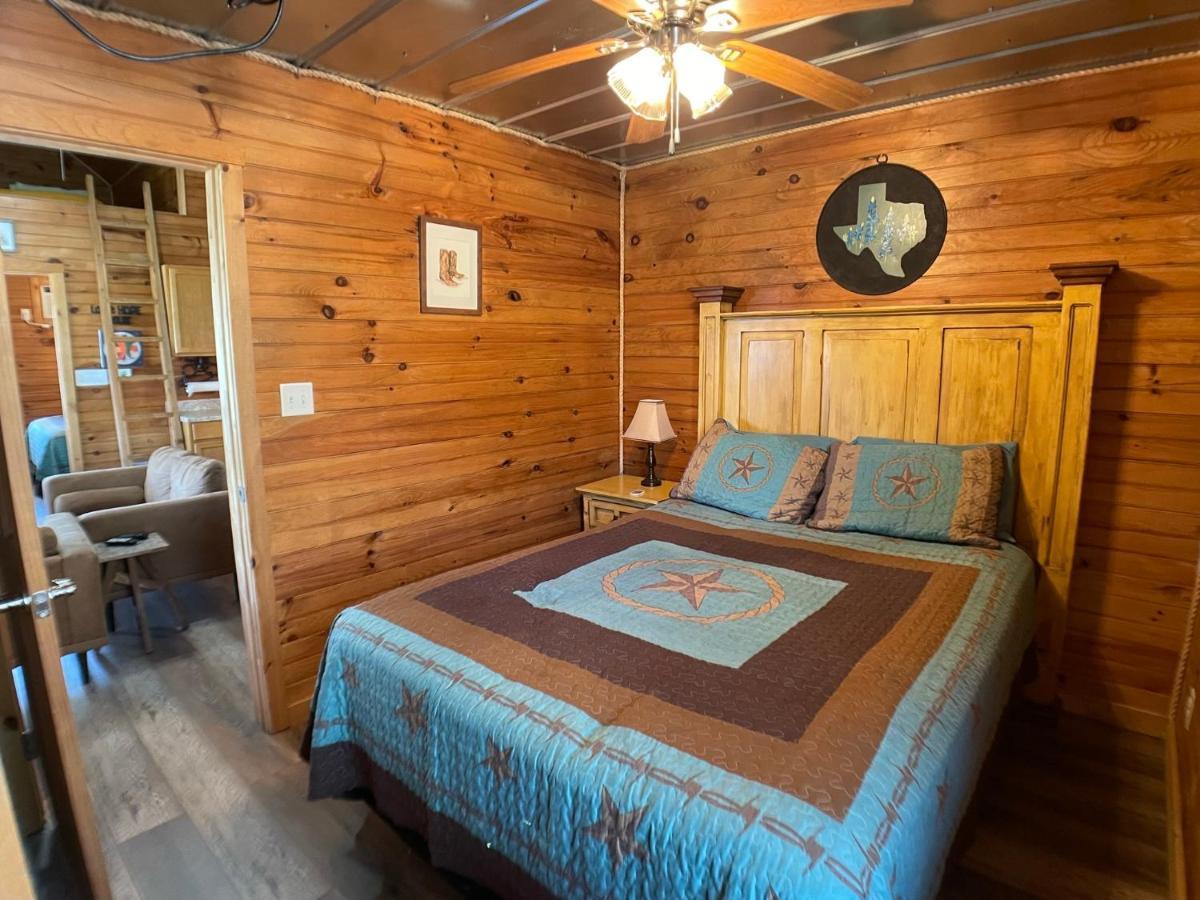 Walnut Canyon Cabins 弗雷德里克斯堡 外观 照片