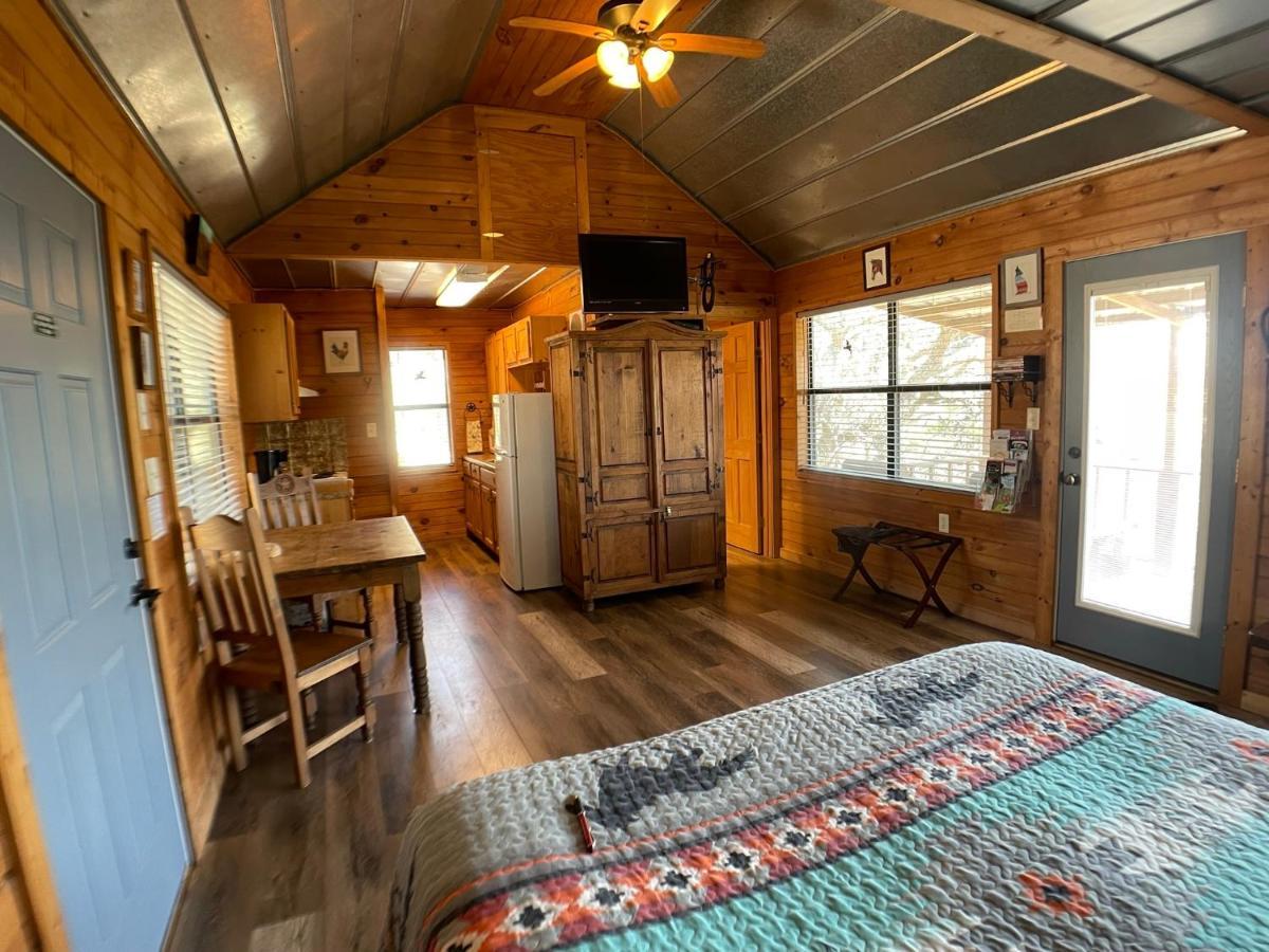 Walnut Canyon Cabins 弗雷德里克斯堡 外观 照片